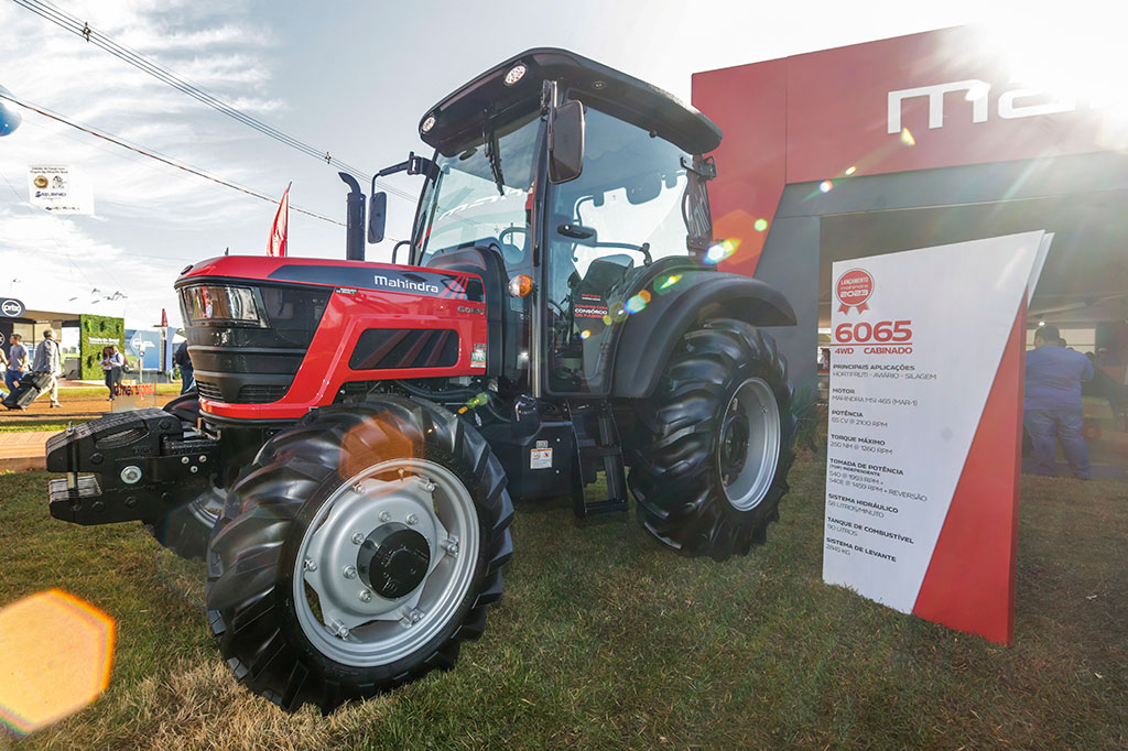 Máquinas Agrícolas TRATOR MAHINDRA 6065 em Guarantã do Norte MT